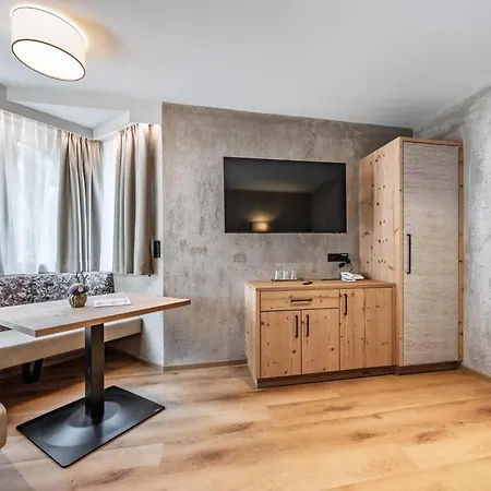 ホテル Berghof Gmbh 4*