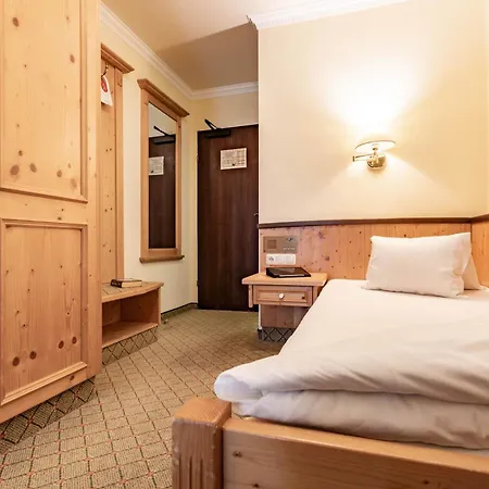 Berghof Gmbh Hotel 4*