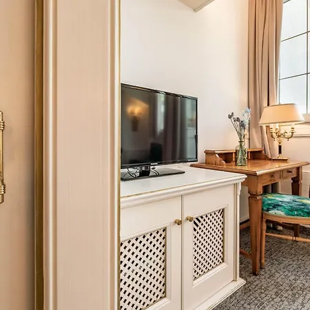 فندق Berghof Gmbh 4*